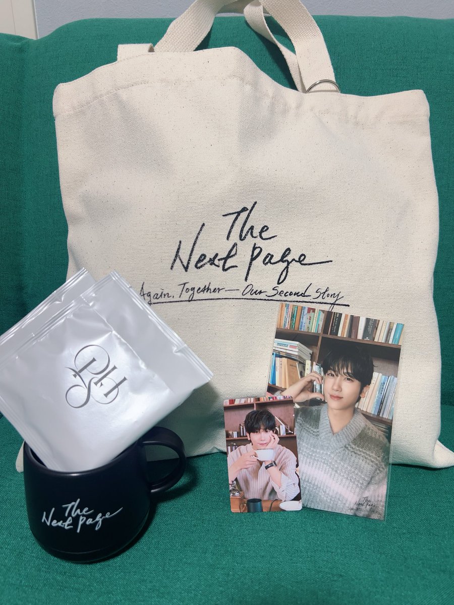 nooooopyt17's tweet photo. ウチにも無事到着🎁
バッグ欲しかったから満足👍ついでにマグカップもゲットしました♪1週間ほど眺めてから使います🥰

#パクヒョンシク https://t.co/3kwVKwooeF
