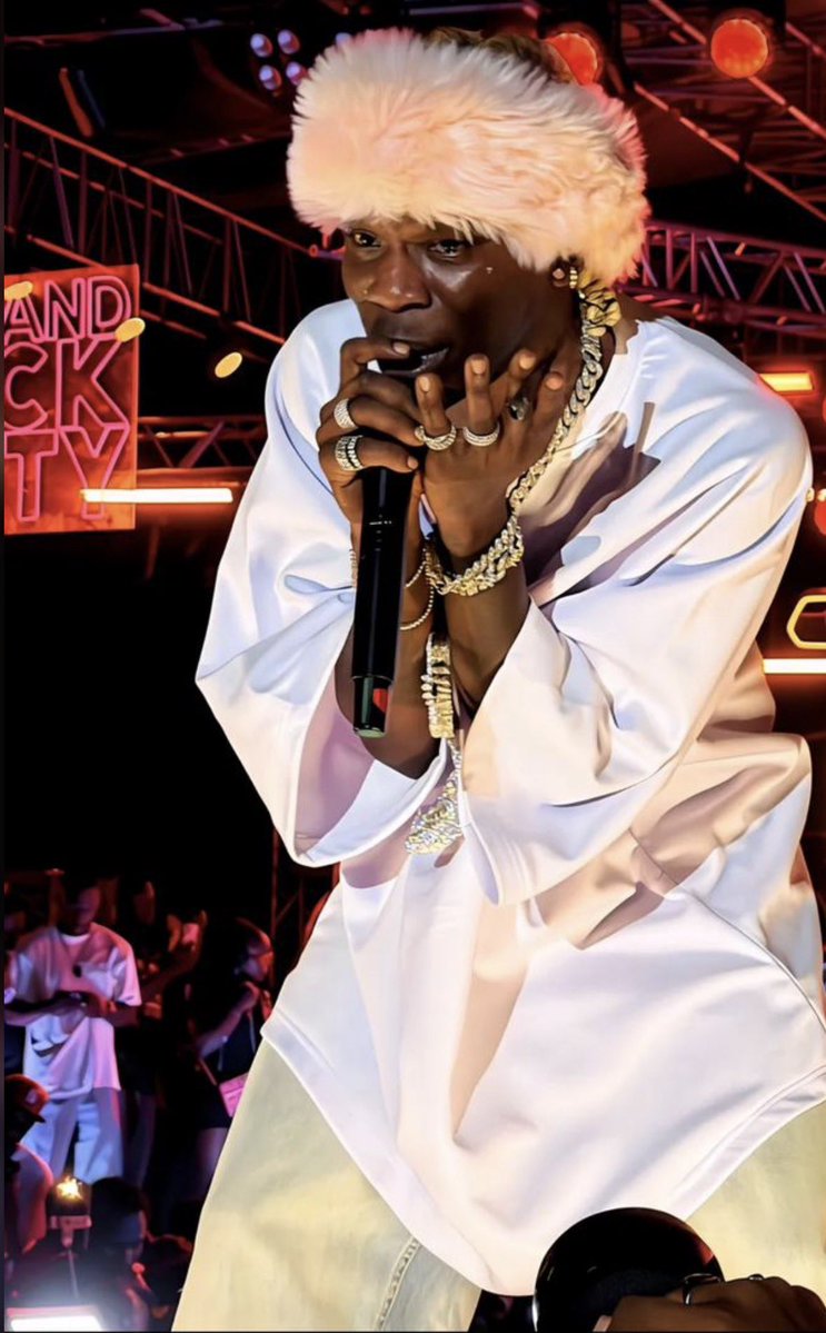 Seyi Vibez Aficionado tweet media