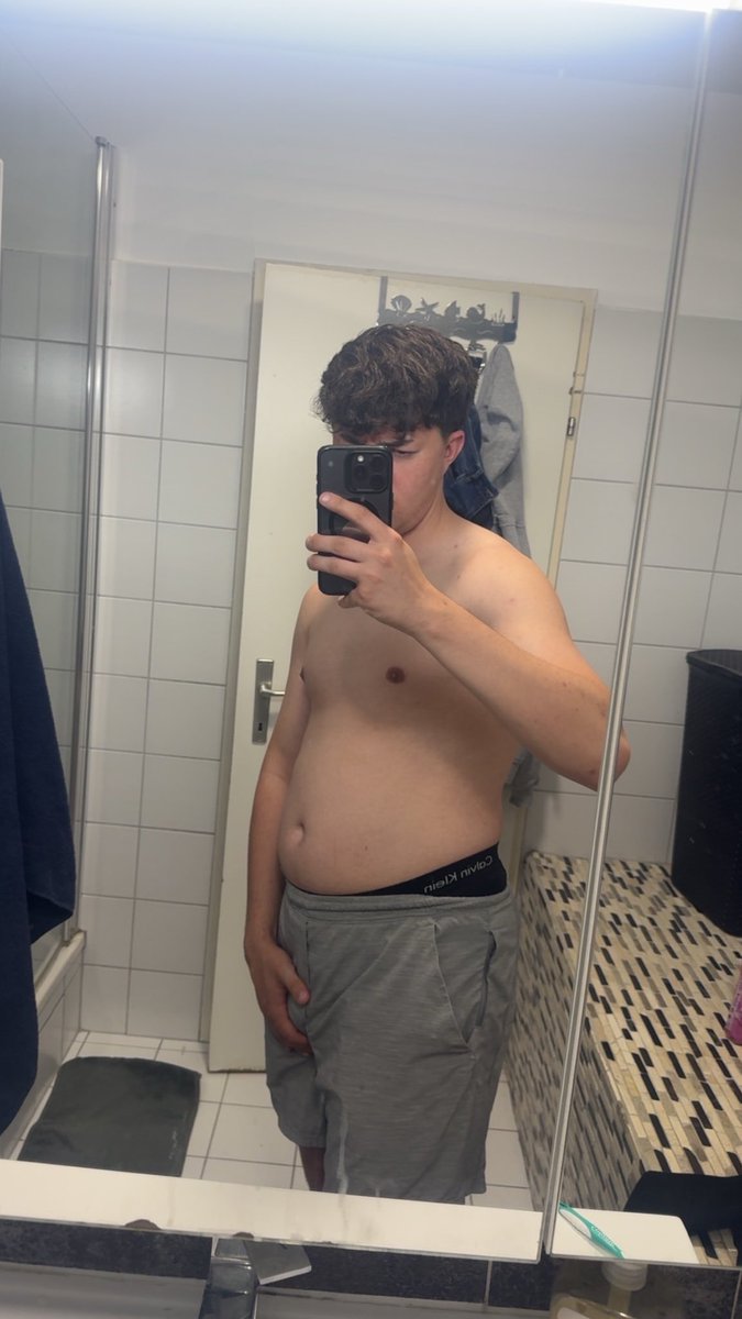 Collegeboyhottie_ tweet media
