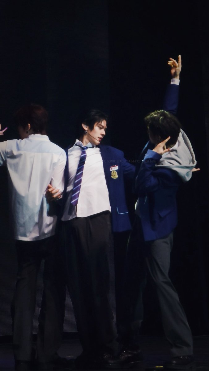 260501
WOLF 🐺

When the full moon rises, you're all I see.

#NICHOLAS #니콜라스 #학래  #李鹤来 #SMTR25
#FanMeetingTour #GraduationTrip
#SMTR25_FM_TOUR_GraduationTrip #GraduationTripSeoul