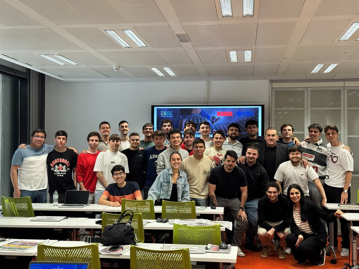 EscuelaUE's tweet photo. El entrenador José Ramón Sandoval ha compartido su experiencia profesional con los alumnos del @MasterMarca , en una charla sobre liderazgo, fútbol y relación con los medios. https://t.co/XEOZoeEixQ