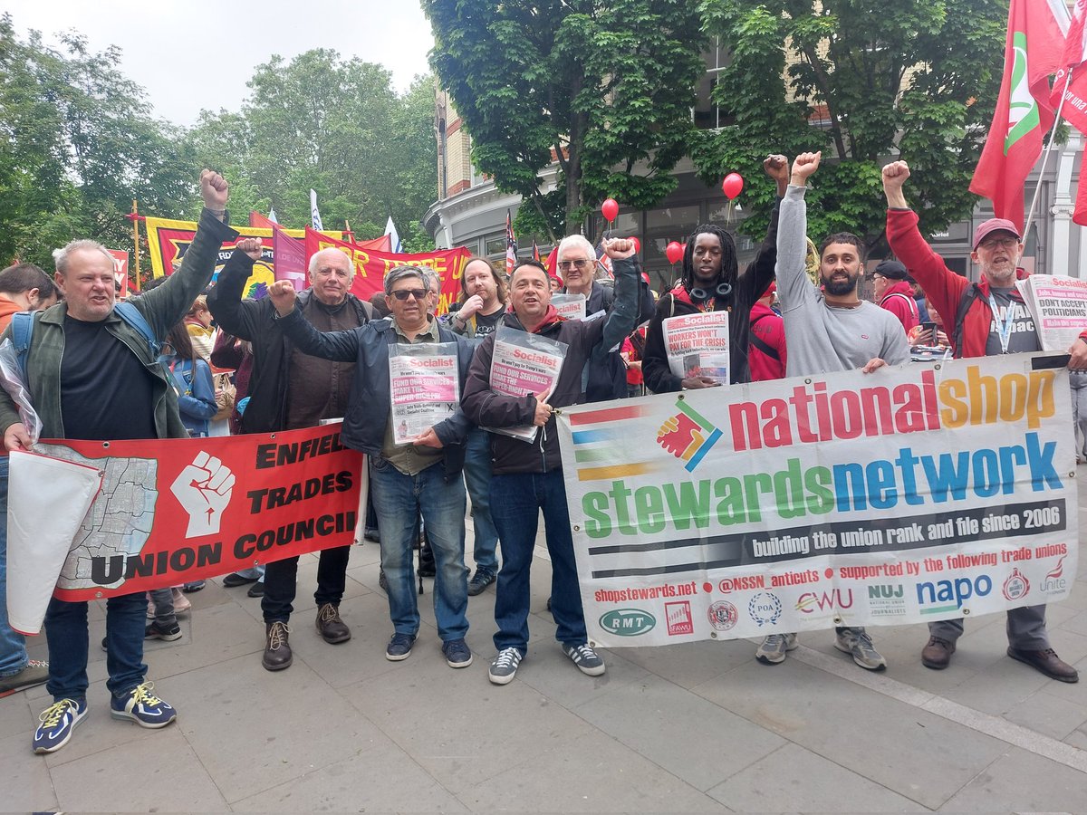 NSSN_AntiCuts's tweet image. #NSSN on #London #MayDay demonstration - celebrating the centenary of the 1926 #GeneralStrike 
"Not a penny off the pay, not a minute on the day!"

The the workers united will never be defeated! ✊️

@DayMerYouth @spttmusic
