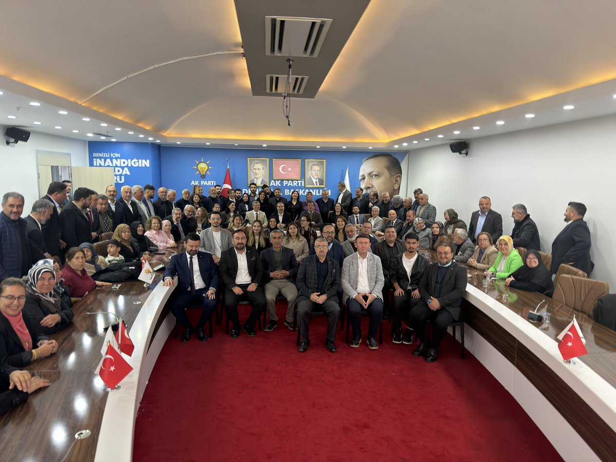 ZeybekciNihat's tweet photo. 📍Denizli

AK Parti AR-GE ve Eğitimden Sorumlu Genel Başkan Yardımcımız Sayın @mustafasenbd,
Aydın Milletvekilimiz Sayın Seda Sarıbaş ile birlikte İl Başkanlığımızda teşkilatımızla bir araya geldik.

Şehrimizin ve ülkemizin önceliklerini, teşkilat çalışmalarımızı ve Türkiye Yüzyılı hedeflerimizi değerlendirdik.

Birlikte çalışmaya, üretmeye ve güçlü Türkiye yolunda kararlılıkla ilerlemeye devam ediyoruz.