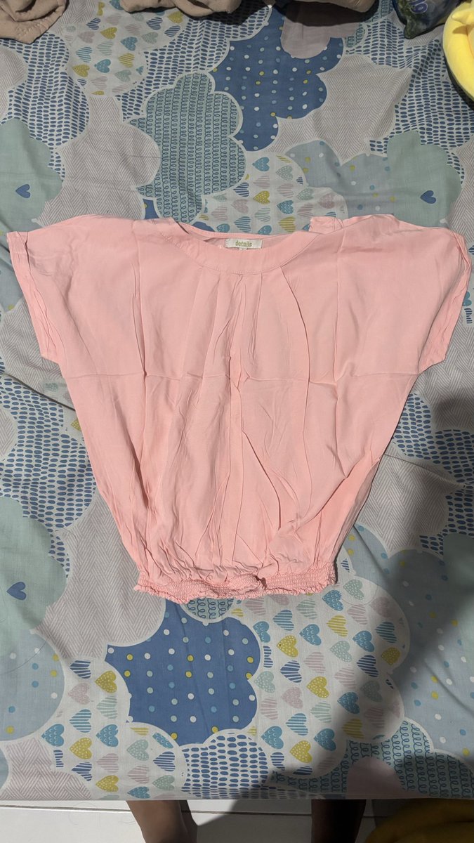 miamvia's tweet photo. please ada yang mau baju ini nggak 10k-15k aja kok, ini biar nggak menuhin lemari aku huhu please ambil ges berapapun harganya😭🙏🏻

btw aku dom bali yaaa https://t.co/pUR8hs4DeK