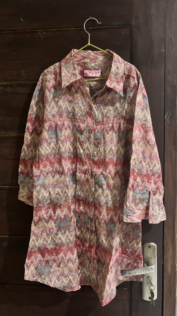 miamvia's tweet photo. please ada yang mau baju ini nggak 10k-15k aja kok, ini biar nggak menuhin lemari aku huhu please ambil ges berapapun harganya😭🙏🏻

btw aku dom bali yaaa https://t.co/pUR8hs4DeK