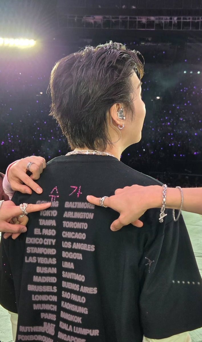 k_siclaly's tweet photo. Que bonito ver está foto y ver qué pone LIMA 💜😭👊🇵🇪 https://t.co/186lLLDkgc