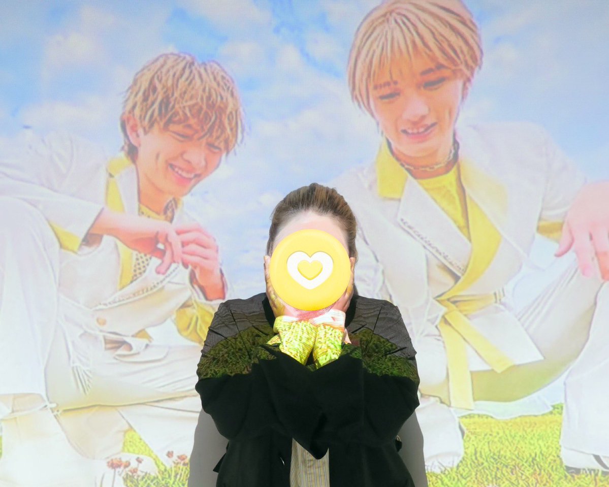 Shiwo_ik's tweet image. やっと届いたグッズでウシ活🐮🍼
うちわ5枚持つのやっぱ難しい😭
嵐の時に培った技術で持ってました笑笑
今のプリクラ推し背景にできるのすごい…と感動した1日でした💖

 #MILK  #吉田仁人  #山中柔太朗  #佐野勇斗  #塩﨑太智  #曽野舜太 
 #みるきーずと繋がりたい
 #MILK好きな人と繋がりたい