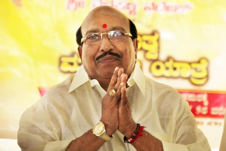 crypto_pinapple's tweet photo. Le UDF : വെള്ളാപ്പള്ളി നടേശൻ... ഈ വീടിന്റെ ഐശ്വര്യം https://t.co/oFxAD7RjXG