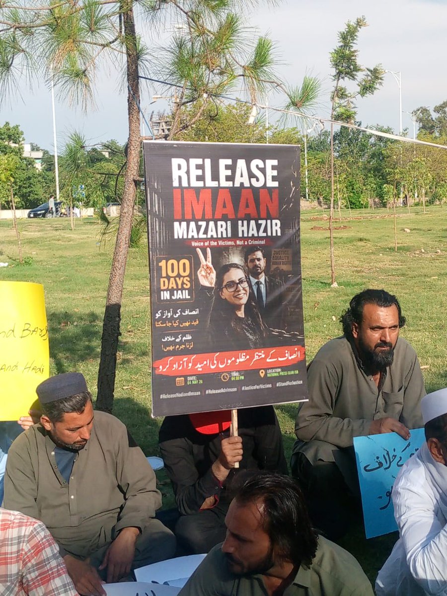 Aurat_marchisb's tweet photo. Glimpses from outside NPC where members of Aurat March Isl, along with civil society groups and activists, gathered in solidarity demanding the release of Imaan Mazari and Hadi Ali, who have endured 100 days of imprisonment for standing with the voiceless.

#ReleaseImaanandHadi https://t.co/ijIVBco7xc