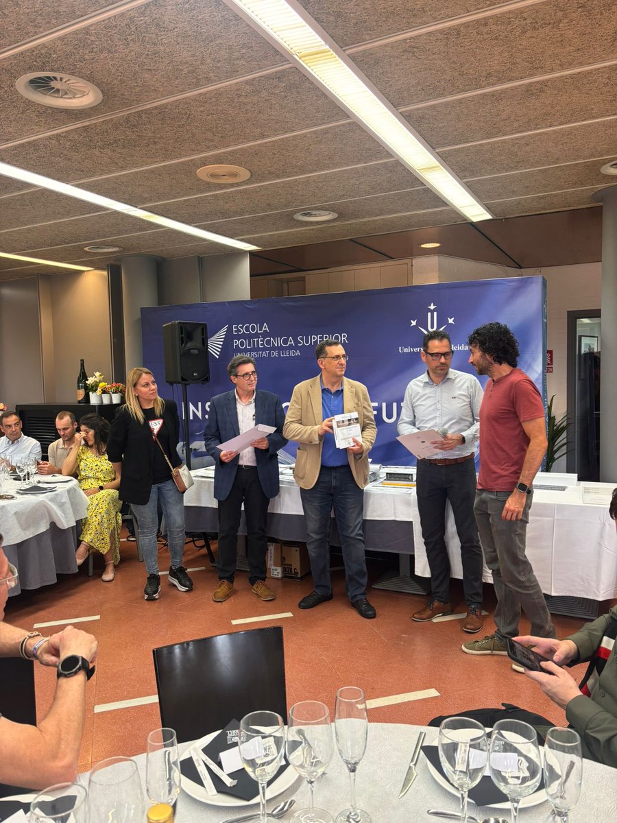 COEINF's tweet photo. 📜🏆 El @COEINF, a l'acte d'entrega de premis als alumnes de l'Escola Politècnica de la UDL.
 🔗 https://t.co/cdQhSzyG6h

#EnginyeriaInformatica #COEINF #UdL #EPS #Lleida

@EPS_UdL @UdL_info https://t.co/IOa6MSOnl2