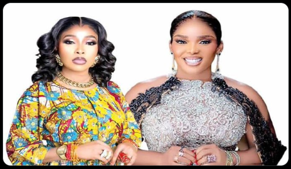 getrichordietri's tweet photo. @NigeriaStories Iyabo Ojo don enter one chance
Shey na boxing or runway challenge?
Lizzy Anjorin go scatter her with style abeg!
I pity Iyabo Ojo artificial teeth gan. The moment Lizzy lands one punch, those teeth go dey do summer salt.
#TeamLizzy #BoxingNotFashionWeek https://t.co/3H9CAD4jPc