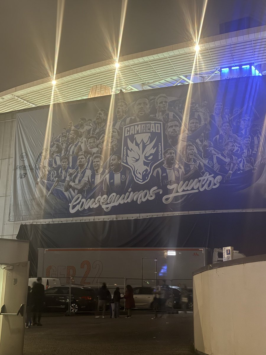 Continua a choradeira.
Sabem o quê que Deus não escuta? Pois é.
<a href="/FCPorto/">FC Porto</a> campeão 25/26

Até podiam estar 2 almas no marquês, a taça é nossa.