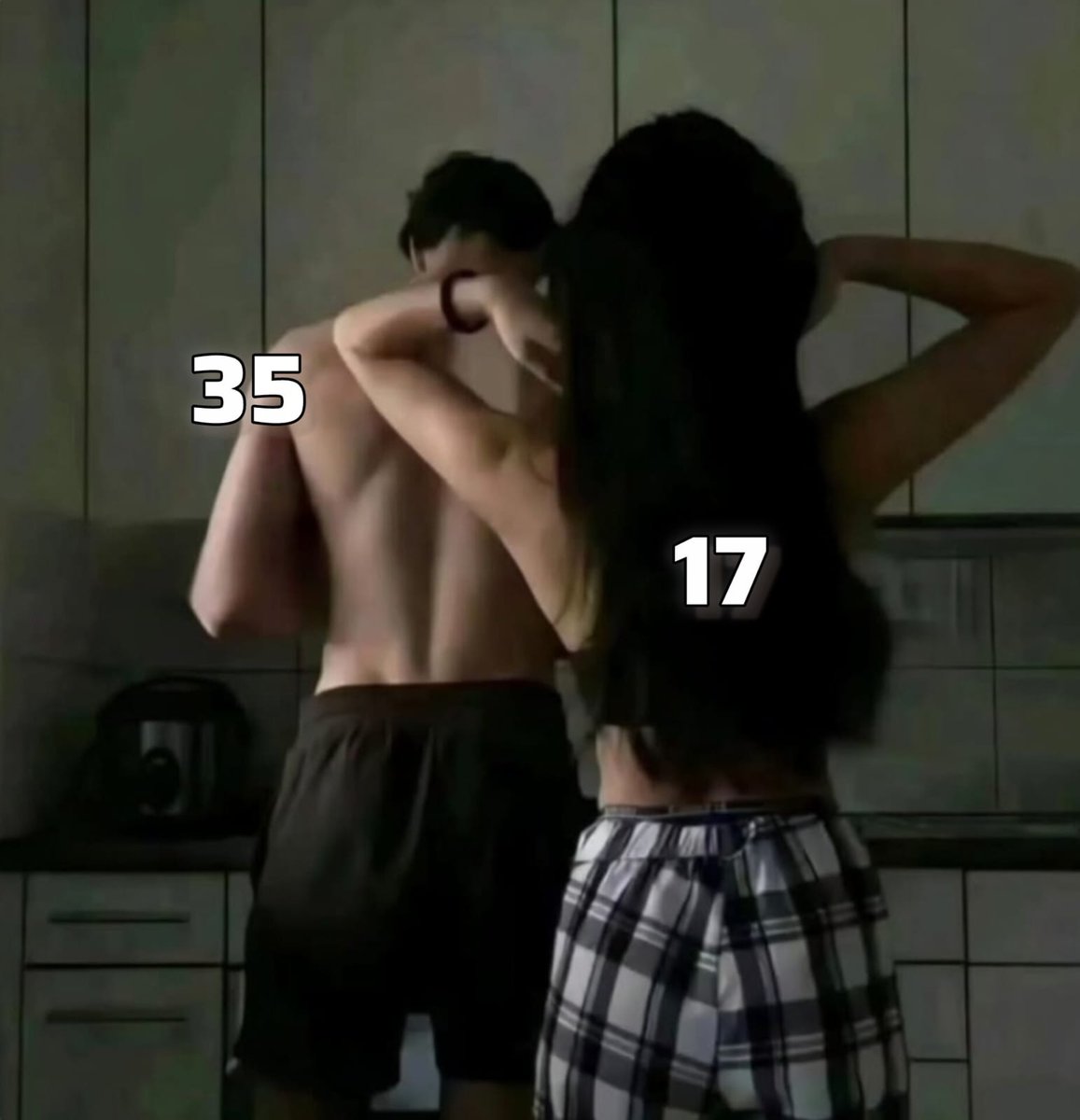 emma_ava_'s tweet image. Ladies  Is this relationship okay?