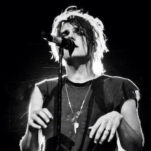 daily gerard way neck tweet media