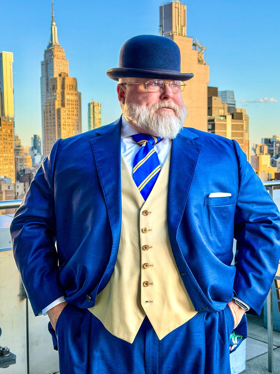 TheBigSartorial's tweet image. “I can hear those buttons screaming in Agony”
”Speaking as a physician, you should know there are medications that can help with that”
#Suitup #sartorial #dapper #bespoke #suit #bigguys