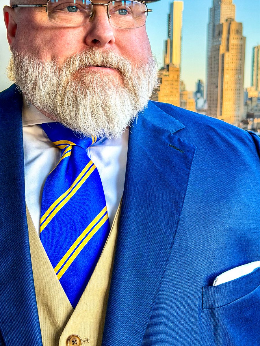 TheBigSartorial's tweet image. “I can hear those buttons screaming in Agony”
”Speaking as a physician, you should know there are medications that can help with that”
#Suitup #sartorial #dapper #bespoke #suit #bigguys