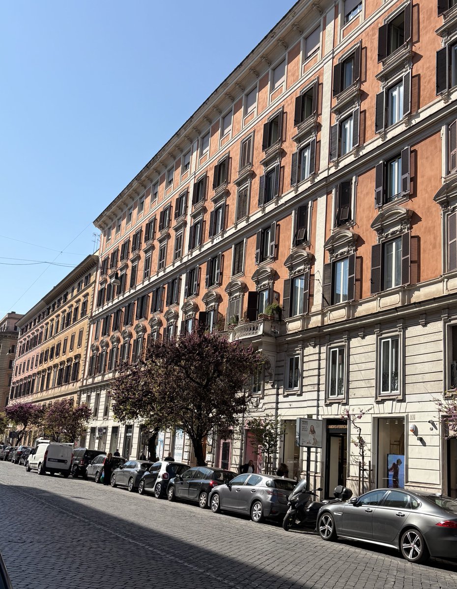 PickCenter's tweet photo. Una pausa in centro… e riparti subito. 📍

📩 info@pickcenter.com - 🌐 https://t.co/qSFa8rMdes
#PickCenter #RomaCentro #CoworkingRoma https://t.co/xZtMEb2SzE