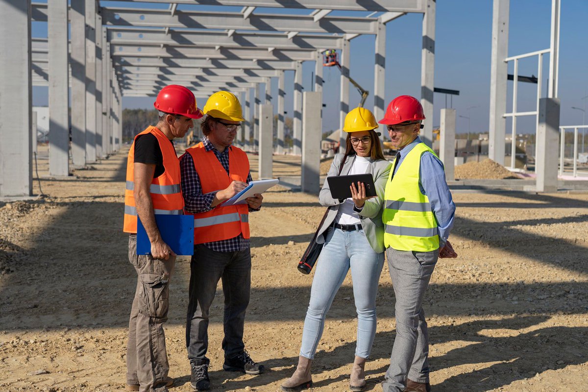 HumberCPL's tweet photo. Train for a role in construction this month with PCC:
16 hours of training. Immediately applicable skills.
https://t.co/gqpPst4OAg 

Concerned about how to pay for training? Check out Better Jobs Ontario and tap into funding sources:
https://t.co/5D3f45X9z8 https://t.co/Mx1DjXWw02