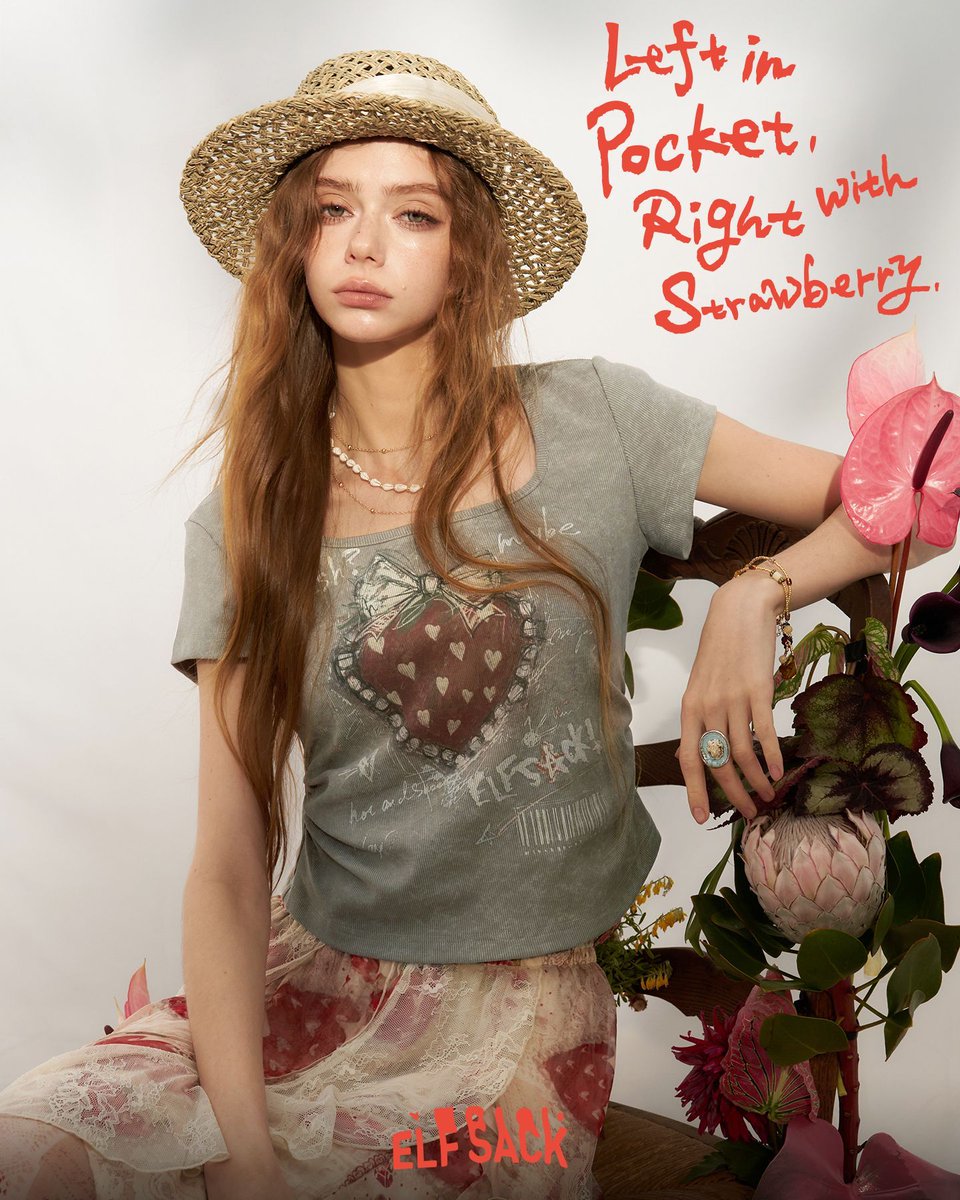 elfsackofficial's tweet image. Left hand = Chill. Right hand = Wild. 

I’m not following your summer script; I’m eating the props. Duality is the new black. #elfsack #effortlesschic