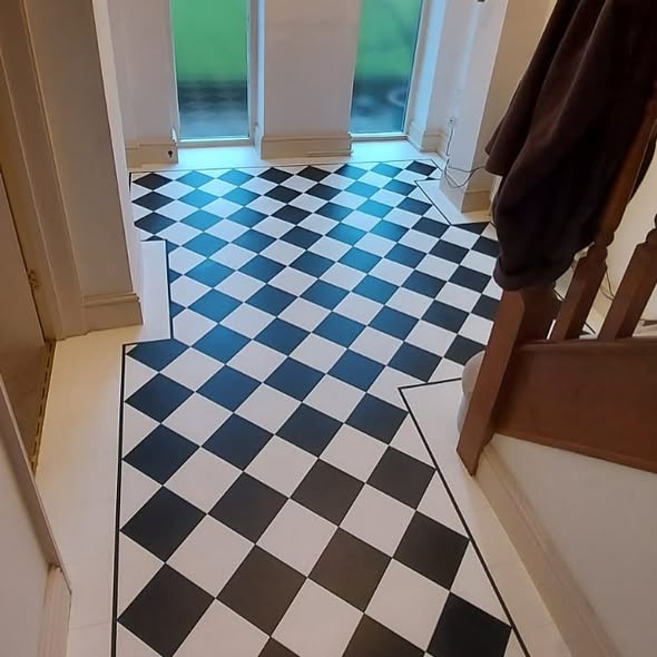 BridgeFlooring's tweet photo. Even small spaces deserve love and attention ⭐️
At Bridge Flooring we work on spaces of all different shapes and sizes from small landings to large rooms.

Contact our team and let’s start your home makeover today 😊

We are now available on WhatsApp too! 
📲 01920 464890 https://t.co/8BKnQB0BlC