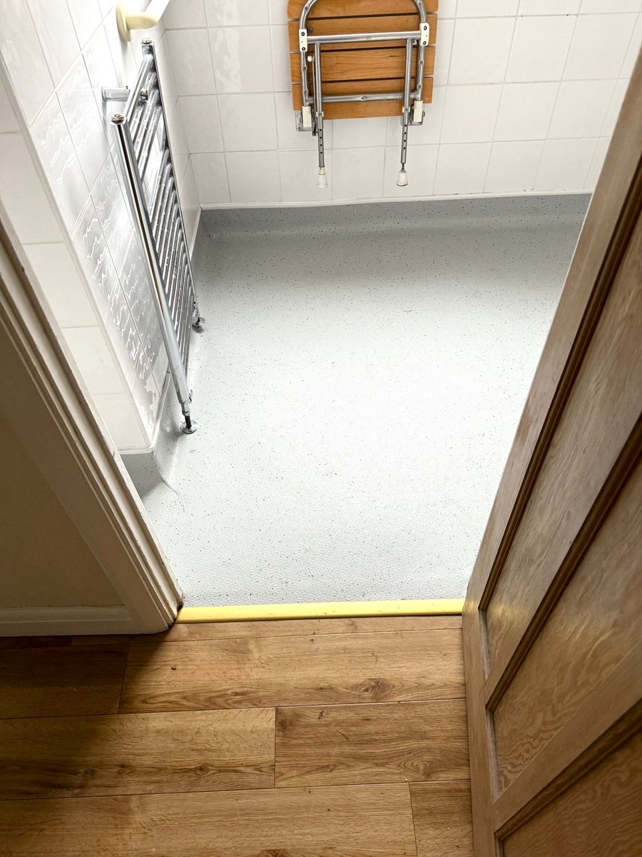 BridgeFlooring's tweet photo. Even small spaces deserve love and attention ⭐️
At Bridge Flooring we work on spaces of all different shapes and sizes from small landings to large rooms.

Contact our team and let’s start your home makeover today 😊

We are now available on WhatsApp too! 
📲 01920 464890 https://t.co/8BKnQB0BlC