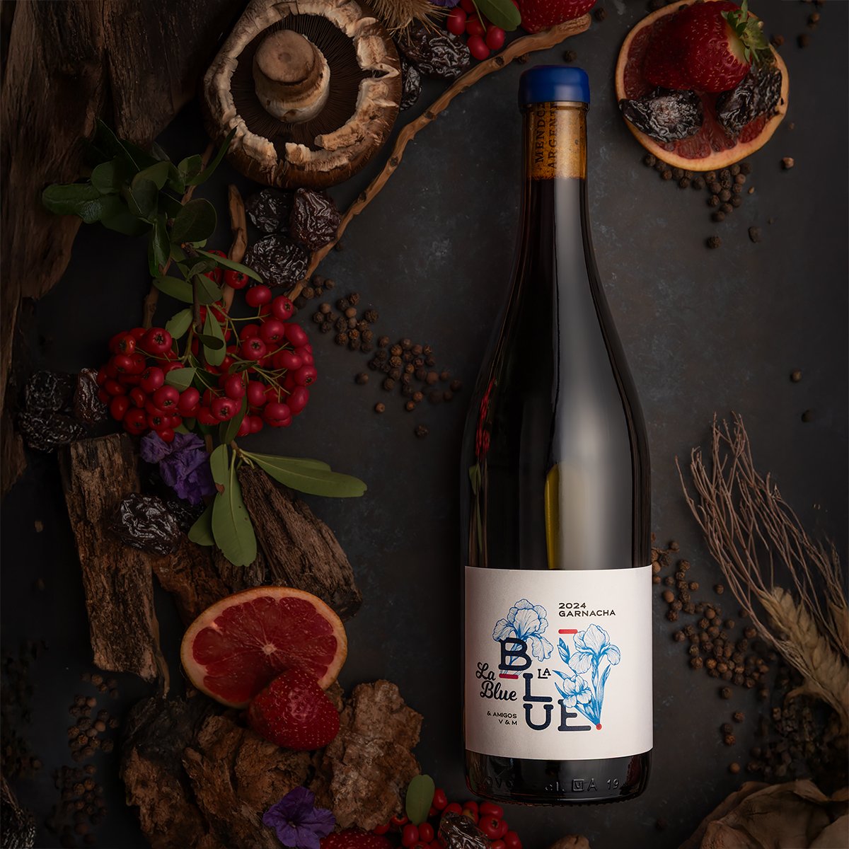 LaBluevinos's tweet image. Buen día Chuitters! Arrancamos el #lunes con esta obra maestra de @Eugeoptimista . La garnacha Blue y sus aromas.