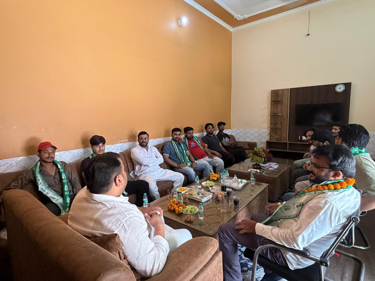 TeamRLD1's tweet image. अमरोहा के धनौरा में जिलाध्यक्ष सचिन चौधरी एवं युवा नेता पुष्पराज चौधरी के नेतृत्व में सलमान मलिक सहित दर्जनों युवाओं ने राष्ट्रीय लोकदल की सदस्यता ग्रहण की। चौधरी जयन्त सिंह जी की नीतियों में युवाओं का बढ़ता विश्वास संगठन की मजबूती का प्रतीक है।

#RLD #Amroha #JayantChaudhary