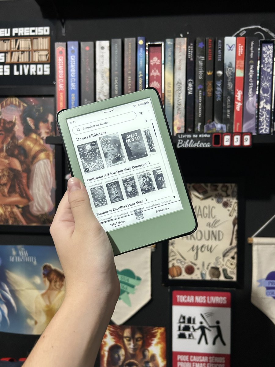 BookaholicYass's tweet image. DIA MAIS FELIZ DA MINHA VIDA!! É A REALIZAÇÃO DE UM SONHO!! 😭 #booktwitter #kindle