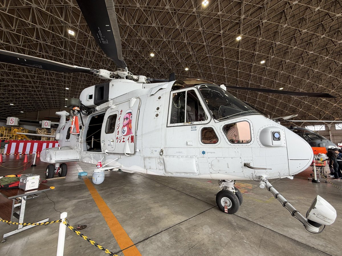 volcano_spotB5's tweet photo. 海上自衛隊の推し(アンバサダー)
カイジョウジエイ鯛
FD26では至る所に居たな🤔

#FD26
#岩国フレンドシップデー
#カイジョウジエイ鯛 https://t.co/idZYzSSy0p