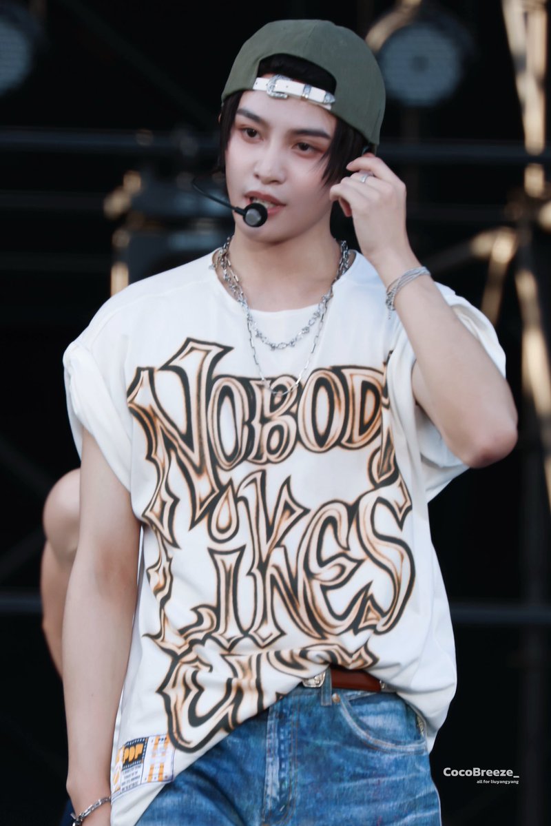 20260504
泸州音乐节

#WayV #威神V #웨이션브이
#양양 #扬扬 #刘扬扬 #YANGYANG