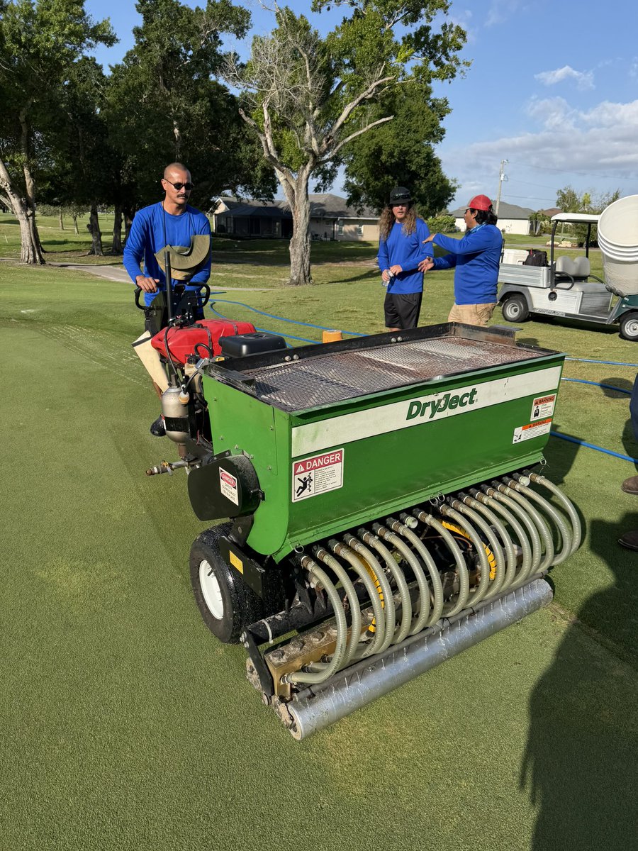 lovingturf's tweet image. It’s always a good day when these guys show up. Not sure these greens will know how to respond though with this special treatment lol  thanks again @Chase_DryJect @FESbarro @DryJect #makingmoves #turflife #poundsand #changes #roadtoamazing