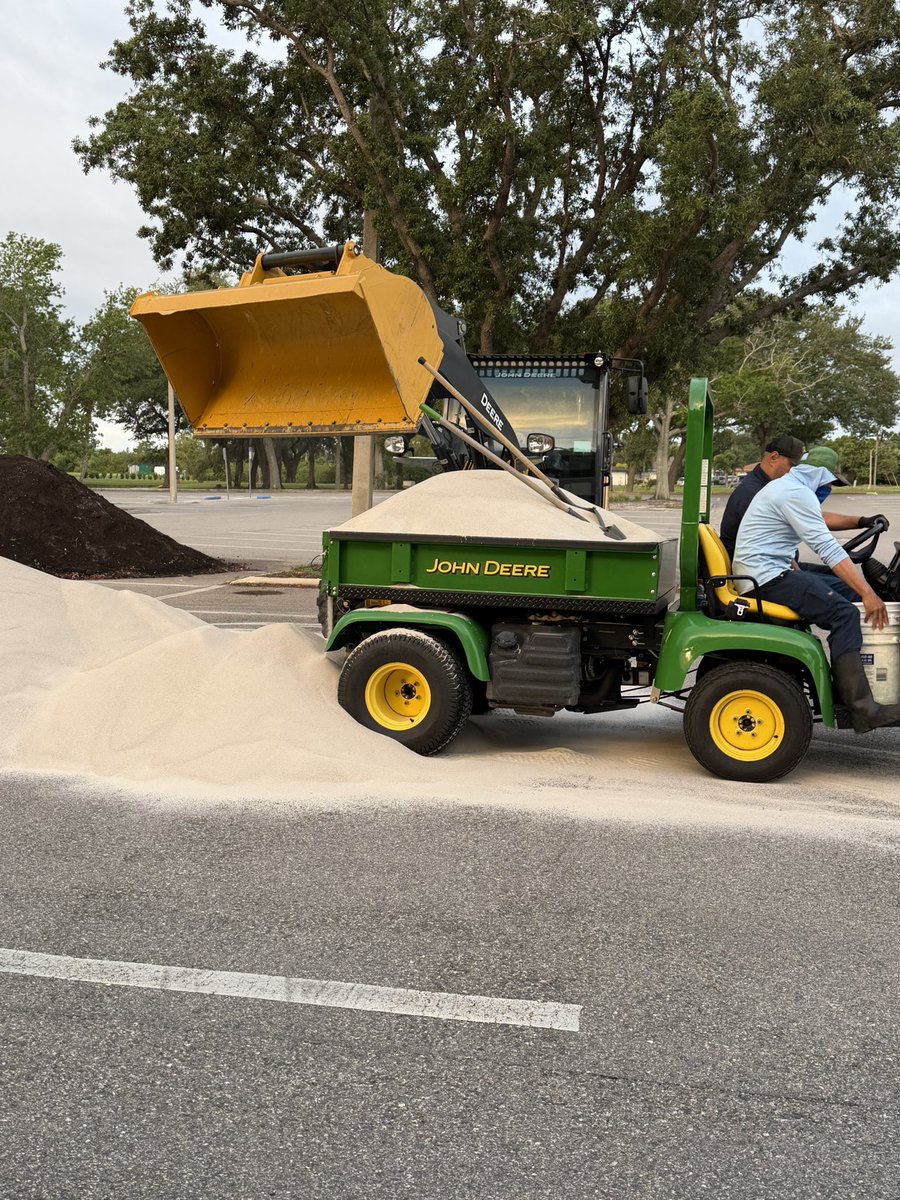 lovingturf's tweet image. It’s always a good day when these guys show up. Not sure these greens will know how to respond though with this special treatment lol  thanks again @Chase_DryJect @FESbarro @DryJect #makingmoves #turflife #poundsand #changes #roadtoamazing