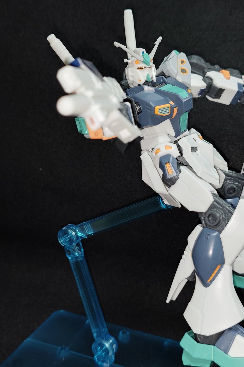 volemito_lab's tweet photo. 量産型νガンダムを素組
フィンの部分は未完
このキットも脚が長い
ノーマルのνガンダムも脚が長かった記憶
左腕の外付けガトリンには夢が詰まっているw
量産型だけでもキット化して欲しいな
#ガンプラ https://t.co/LU2i6OmgGz