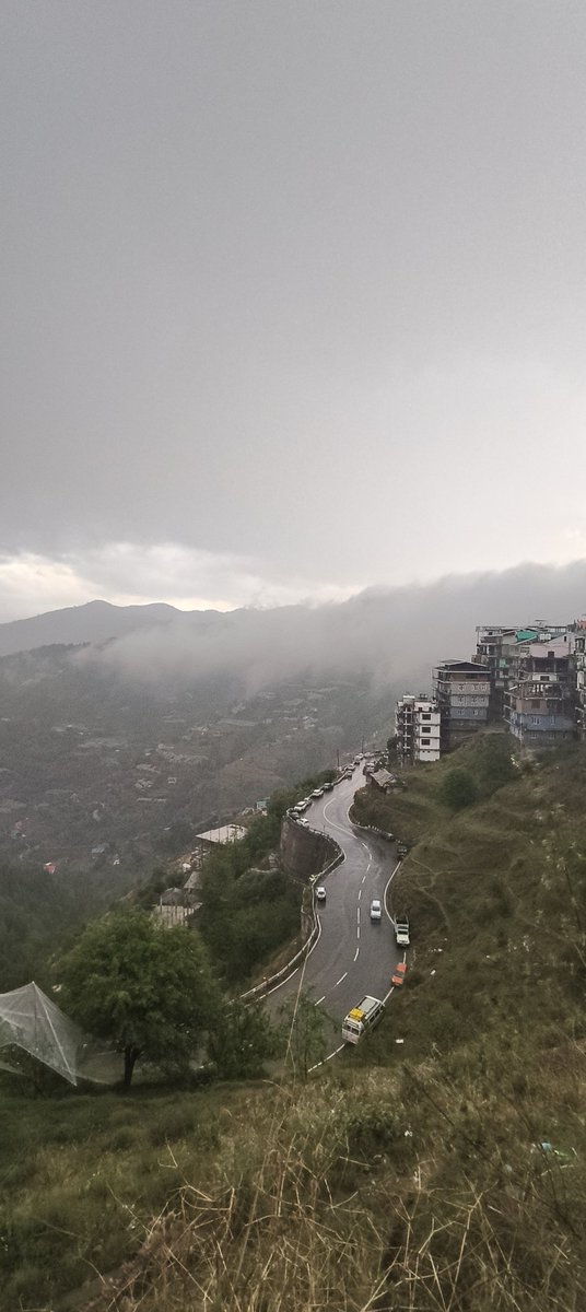 Amtthakur's tweet image. Winters are back in hills🥶...
It's damn cold over here... Jackets/garam kapde fir nikal gye

#mondaymood #shimla #WinterWonderland
