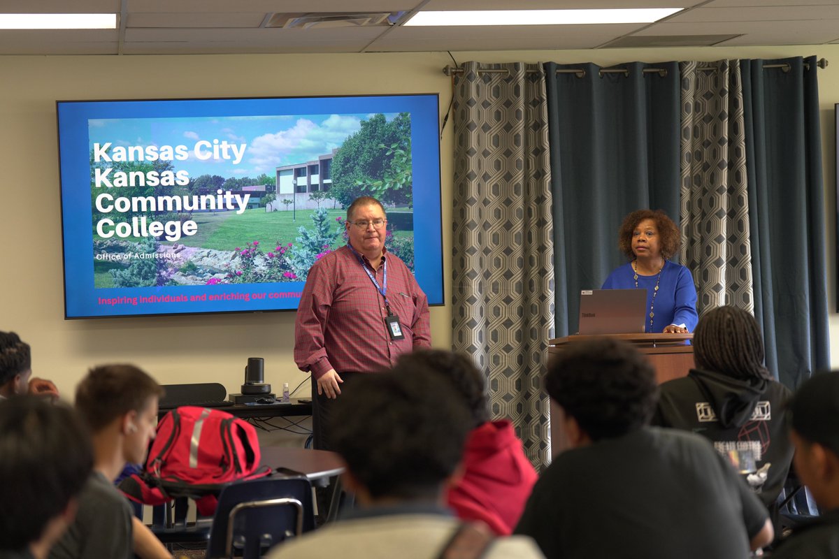 schlaglemedia's tweet image. The Real Futures Mentor Summit part 2. Huge thanks to Brian B. Shynin’, Justin Fowler, and the KCKCC Admissions Team for guidance on career opportunities. #CareerReady #MentorshipMatters #studentsuccess #reelfutures 🎓#digitalstallions #schlagleunited #StallionPride