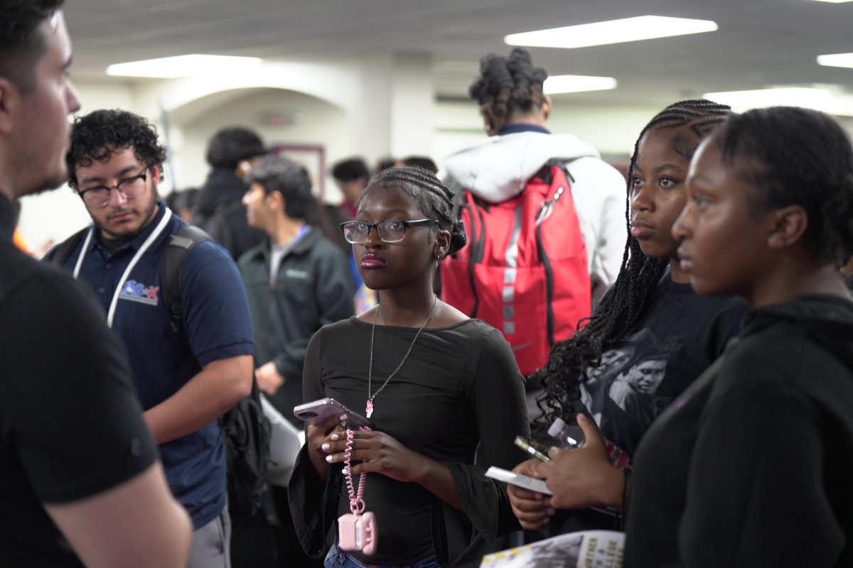 schlaglemedia's tweet image. The Real Futures Mentor Summit part 2. Huge thanks to Brian B. Shynin’, Justin Fowler, and the KCKCC Admissions Team for guidance on career opportunities. #CareerReady #MentorshipMatters #studentsuccess #reelfutures 🎓#digitalstallions #schlagleunited #StallionPride