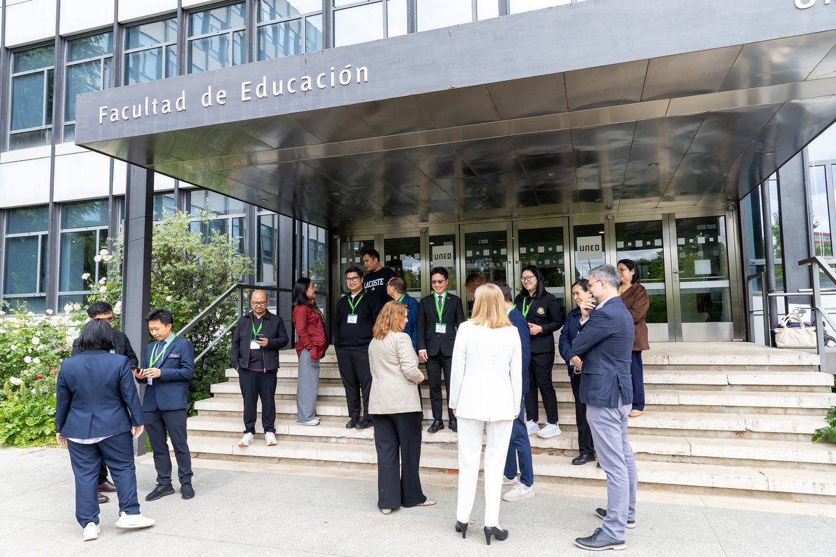UNED tweet media