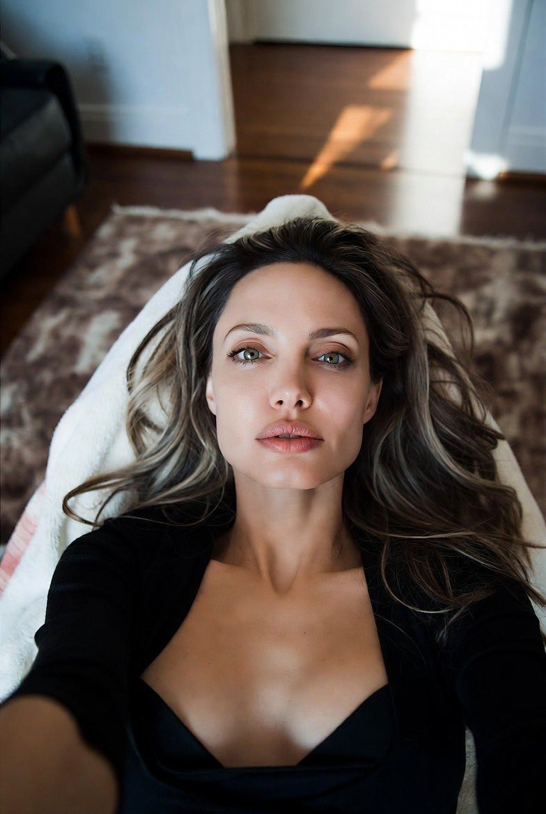 Angelina Jolie tweet media