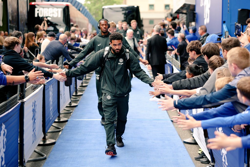 🚨Levi Colwill and Reece James are named in the Chelsea squad for tonight. #cfc