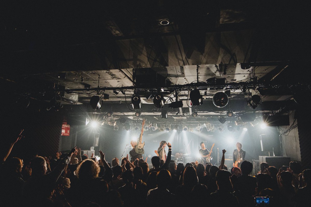 jyu_band's tweet photo. 渋谷O-Crestありがとうございました！

-セットリスト-
https://t.co/4L7yEH3F2U
2.金夜の社会
3.超絶不健康無鉄砲
4.暴力
5.矛盾の唄
6.青少年 https://t.co/XQkOH48lwP
