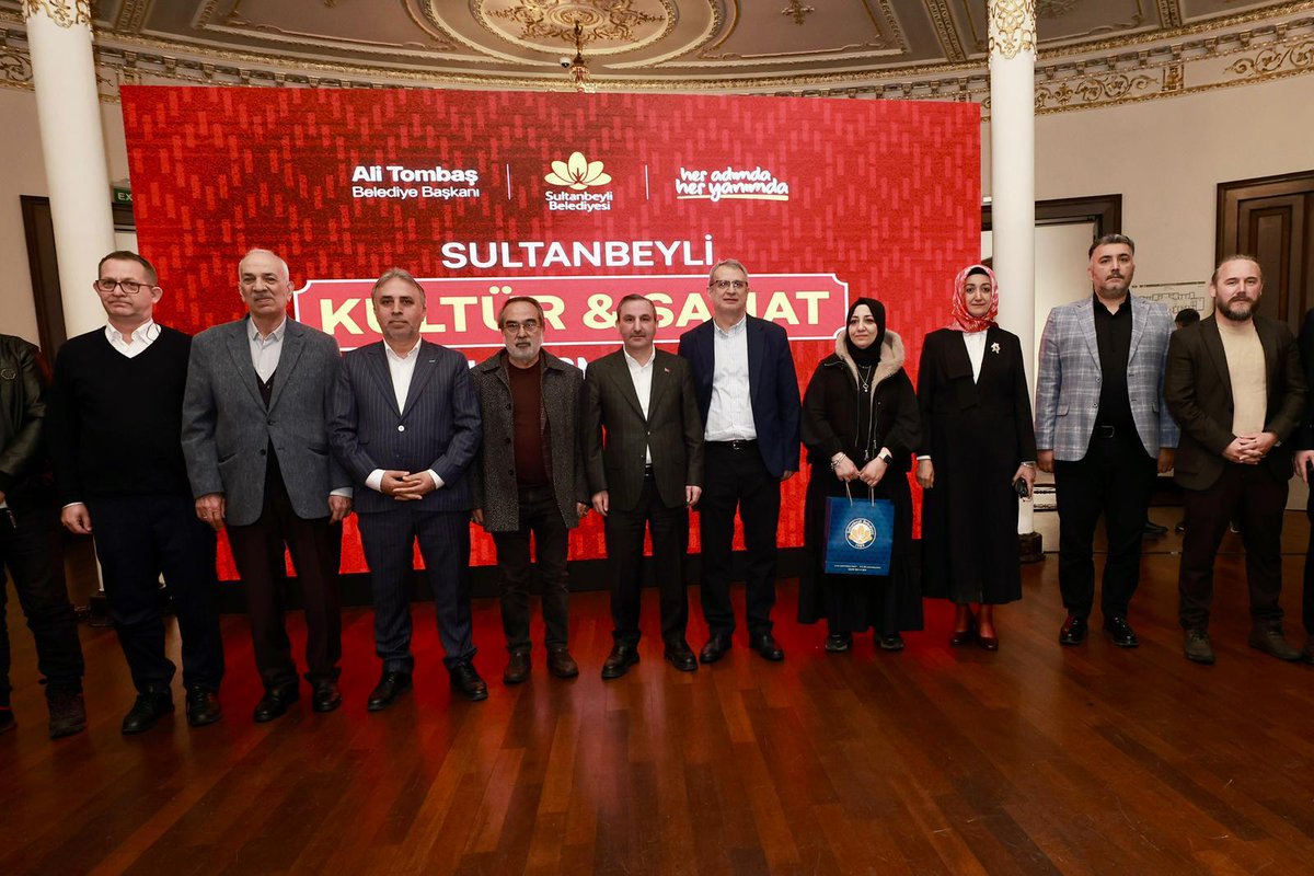 ercanata22's tweet photo. Dün Sultanbeyli Belediyesi organizesinde Adile Sultan Kasrinda Kültür ve Sanat Camiası nın saygın isimlerinin katılımıyla önemli ve güzel bir istişare toplantısı gerçekleştirildi. Şehir ve insana dair fikirlerin@ paylaşıldığı, Sultanbeyli Beyli Belediyesinin Yedi Güzel Çocuk Projesinin de tanıtıldığı toplantıda yazar, şair ve aksdisyen hocalarımız birbirlerini görme ve sohbet etme fırsatını da buldular. Samimi ve güzel bir ortama ev sahipliği yaptıkları için başta Belediye Başkanımız Alie Topbaş Bey olmak üzere tümer yetkililere ve organizyandaki görevli personele teşekkür ederiz. Sultanbeyli Kültür ve Sanatta hep var esasında. Misal İstanbulensis Ulaslararası Şiir Festivali.