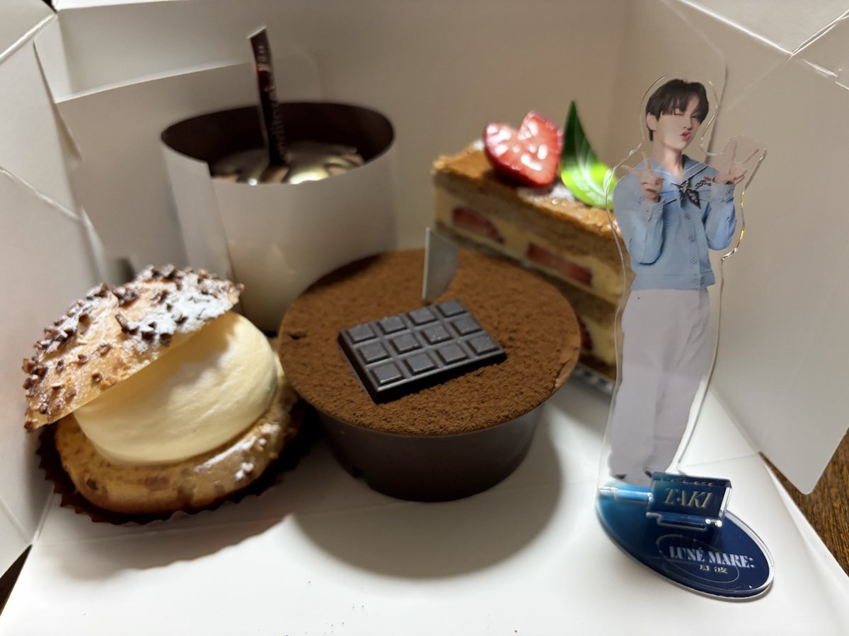 _kai_kun's tweet photo. タキくんお誕生日おめでとう！！！
いつでも君は私の光だよ〜✨✨
美味しいものを食��て楽しく過ごしてくれますように！！
#HAPPY_TAKI_DAY
#andTEAM 
#TAKI https://t.co/rq6LdoqZqW