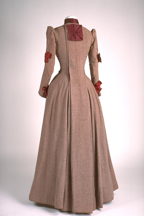 WikiVictorian tweet media