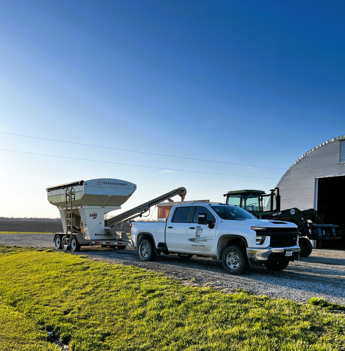 MMServiceFS's tweet photo. Sometimes the season throws a curveball.
Replanting? Switching maturities? Filling unexpected gaps?
#FSInVISION and #FSHiSOY deliver proven performance with
dependable access when timing matters most.
Your local M&amp;M Service FS Crop Specialist is ready to help. https://t.co/gCgWVooGTK