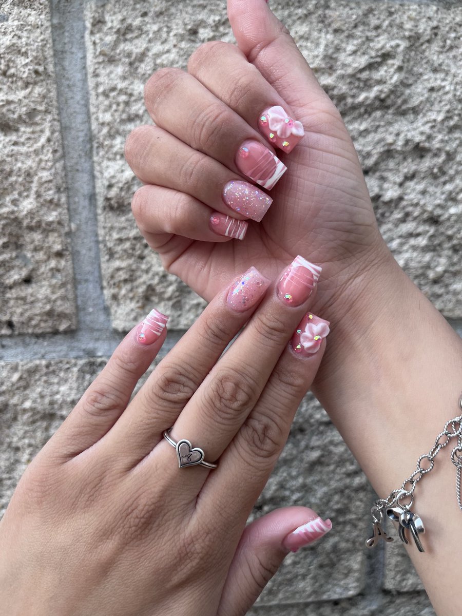 foreverarlett's tweet image. looking for a nail tech in the houston area? follow my tiktok &amp;amp; instagram @ a8_nails 💕💕 #nails #houstonnails #houstonnailtech #nailtech