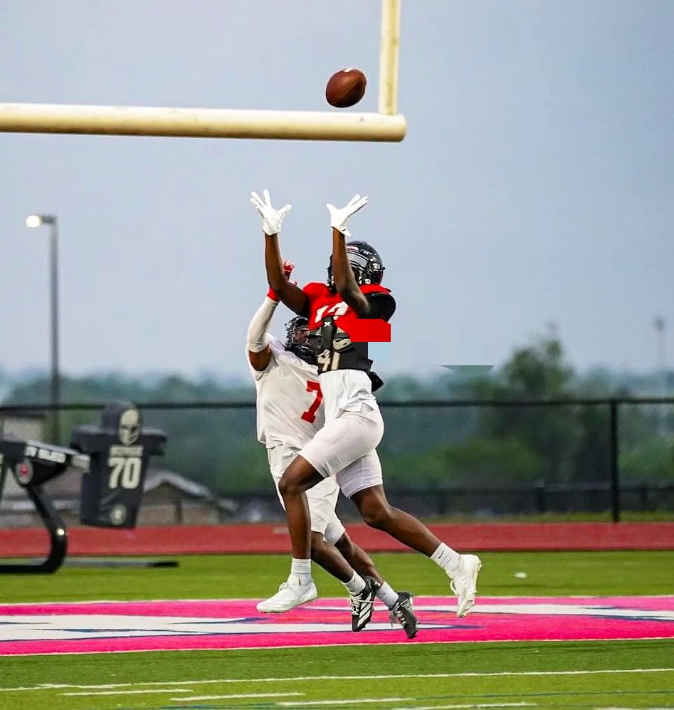 Adrian__Hines's tweet image. 50/50 balls ain’t 50/50 with me…..
#DB #ClassOf2029 #TXHSFB #AGTG

@EastviewHFC @CoachDeeHaskins @CoachDPearce @burrch23 @EastView_FB