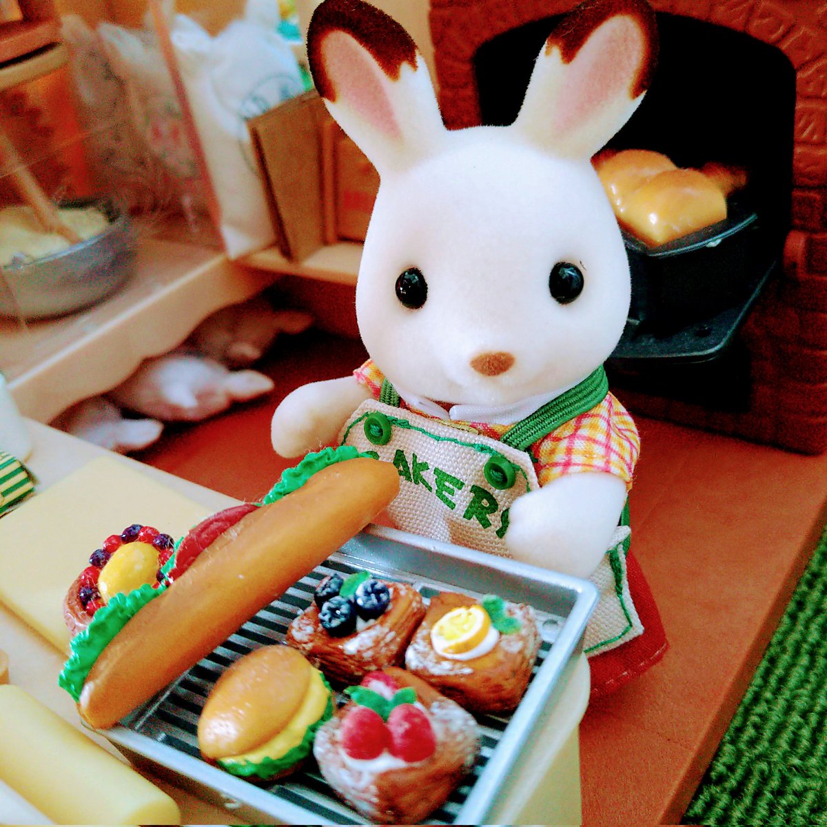 ぬい活が色々言われてるらしい🐰まあパンでも食べなはれ🥪
#シルバニアファミリー
#デニッシュは自作ですエヘッ
