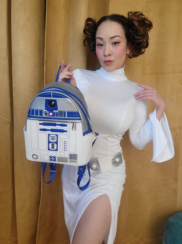 chemistrywhiz08's tweet image. It’s #MiaMonday coinciding #MayTheFourth together. @AniMiaOfficial is the perfect #Cosplayer who brings these #StarWars  characters to life. Enjoy your day. #AniMia #Gorgeous #Beautiful #Awesome #MayThe4th #StarWarsDay