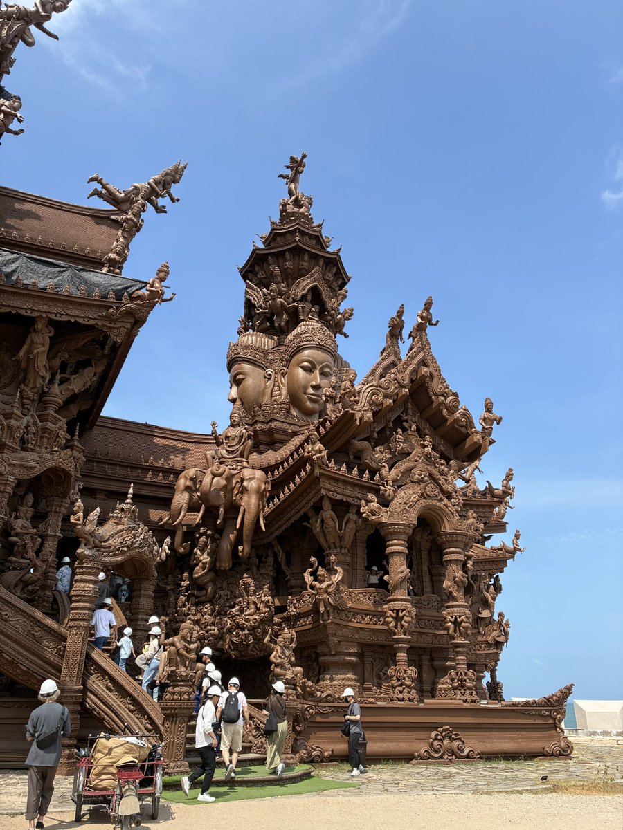 jaklow06's tweet photo. sanctuary of truth.
1981年から建設始めて、まだ完成してへんとか。 https://t.co/GkIXfFNFPQ