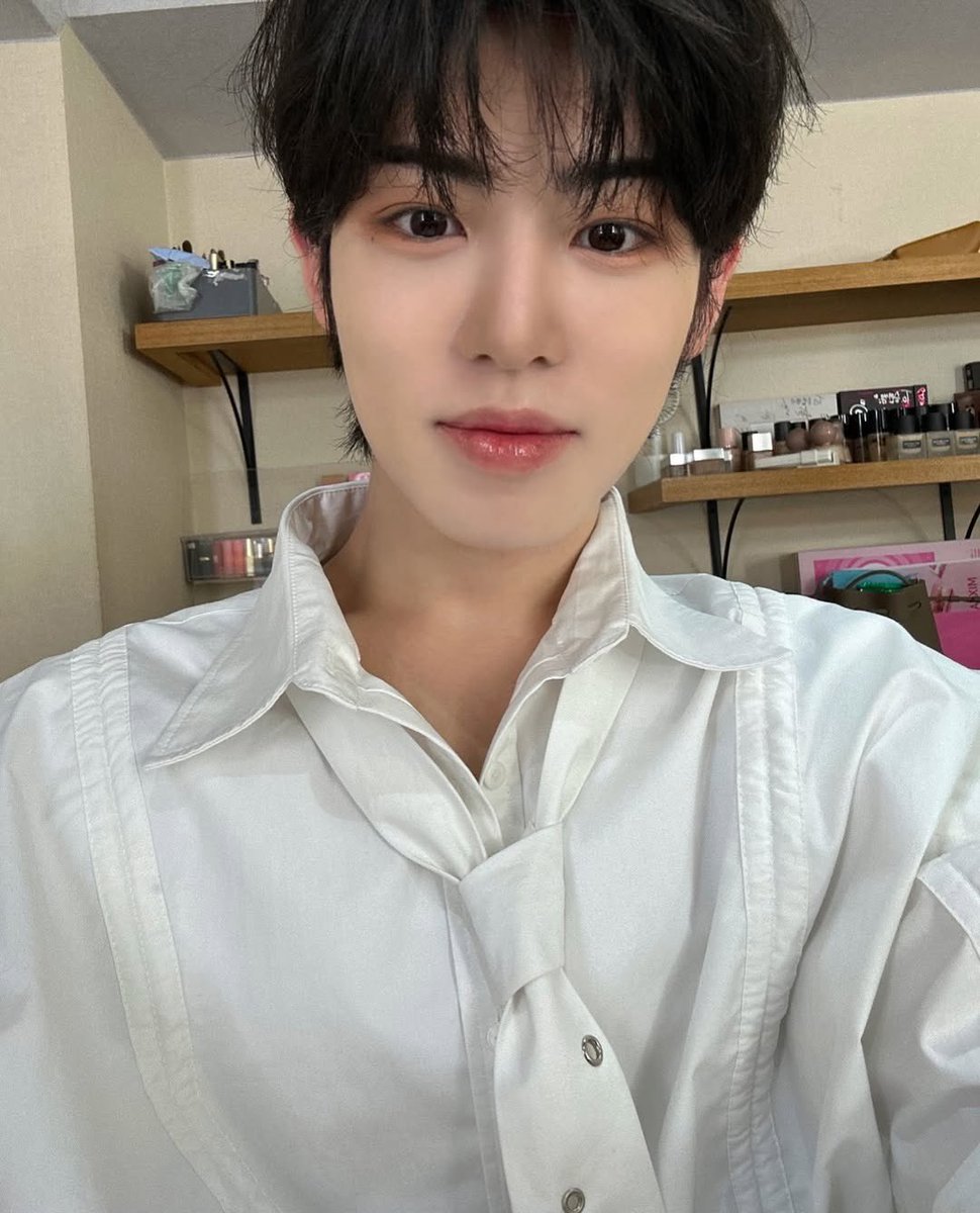 이제 tweet media